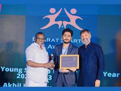 
      
      Dr Akhil J Madhu Received The Young Startup Leader Award
      
      