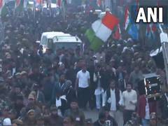 
      
      J-K: Bharat Jodo Yatra resumes from Jammu' Kathua district
      
      