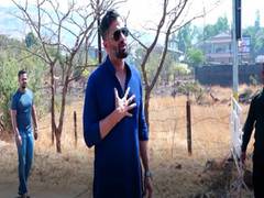 
      
      Suniel Shetty interacts with paps about Athiya Shetty, KL Rahul
      
      
