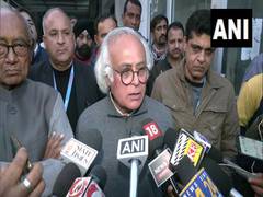 
      
      Cong leaders visit victims of Jammu twin blasts
      
      