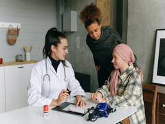 
      
      Four-drug chemotherapy regimens treat metastatic pancreas cancer
      
      