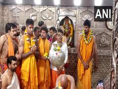 
      
      Indian cricketers offer prayers at Ujjain's Mahakaleswar temple
      
      