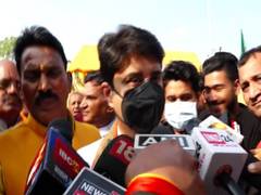 
      
      Union Minister Scindia hits back at Digvijay Singh's remark
      
      