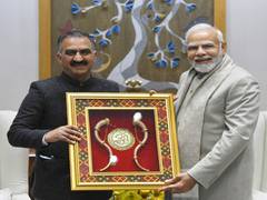 
      
      Himachal CM Sukhu calls on PM Modi, Amit Shah 
      
      