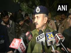 
      
      Five people stuck under debris of collapsed building in Lucknow
      
      