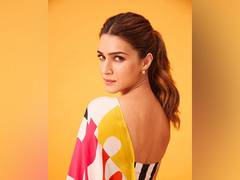 
      
      Kriti Sanon oozes charm in red dress, see pictures
      
      
