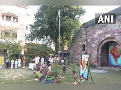 
      
      R-Day 2023: Tricolour unfurled at RSS headquarters in Nagpur
      
      