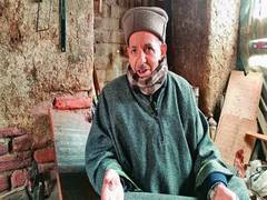 
      
      Kashmir's last santoor maker conferred with the Padma Shri award
      
      