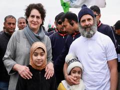 
      
      Priyanka Gandhi Vadra joins Bharat Jodo Yatra in J-K's Awantipora
      
      