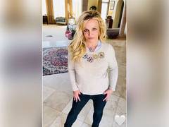 
      
      Britney Spears asks fans to respect her privacy
      
      