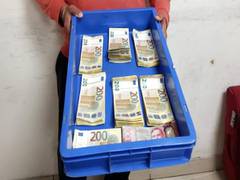 
      
      Delhi: CISF intercept man at IGI airport; seizes foreign currency
      
      