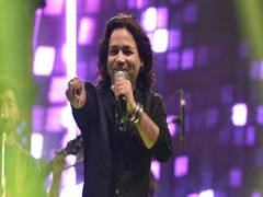 
      
      Crowd hurls bottle at Kailash Kher during concert in K'taka
      
      