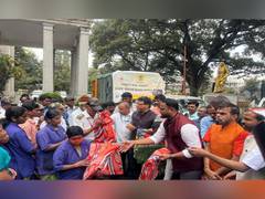 
      
      TrekNomads Foundation, Suriya Foundation distribute free blankets
      
      