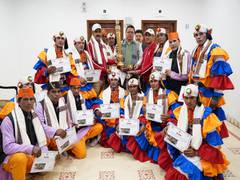 
      
      Dhammi announces reward money for tableau artists
      
      