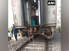 
      
      5 bogies of Satyagrah Express detach in Bihar, probe launched
      
      