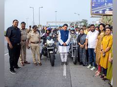 
      
      Deepak Kesarkar flags off Road Safety Rally in Mumbai
      
      