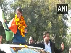 
      
      Parshavi Chopra receives grand welcome from family, friends
      
      
