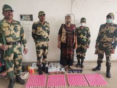 
      
      BSF Jawans foil smuggling bid on Indo-Bangladesh border; 1 held
      
      