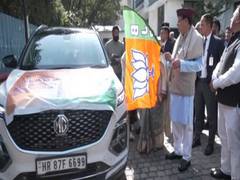 
      
      Uttarakhand CM flags off relief material to Joshimath
      
      