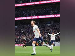 
      
      PL: Harry Kane becomes Tottenham's all-time top goalscorer
      
      