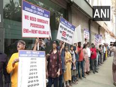 
      
      Homebuyers protest at Patra Chawl in Mumbai 
      
      