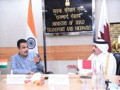 
      
      Qatar's transport minister calls on Nitin Gadkari
      
      