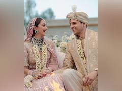 
      
      Sidharth flaunts his wife Kiara Advani's name on his 'mehendi'
      
      
