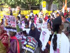 
      
      Police detain Youth congress workers protesting over Adani issue
      
      