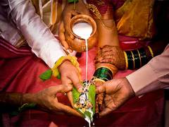 
    Promise Day special: 7 vows of a traditional Hindu marriage
    