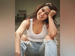 
      
      Sara Ali Khan chooses dad Saif's song to complement her post
      
      