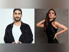 
      
      Prateik Babbar makes his relationship official with Priya Banerje
      
      