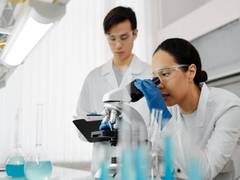 
      
      Artificial intelligence examines cell movement under microscope
      
      