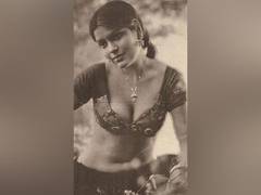 
      
      Zeenat Aman says she doesn't find anything obscene in human body
      
      