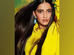 
      
      Sonam Kapoor drops new pics, Anand Ahuja teases for weight loss
      
      