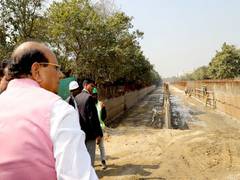 
      
      Delhi L-G inspects progress of airport drain in Dwarka
      
      