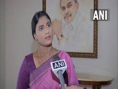 
      
      YSRTP chief Sharmila to move Women's Commission against KCR
      
      