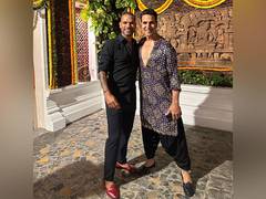 
      
      Shikhar Dhawan strikes a stylish pose with Akshay Kumar
      
      