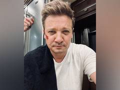
      
      Jeremy Renner receiving electro-therapy treatment
      
      