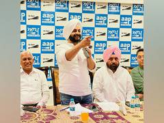 
      
      Congress honours 1984-Sikh-riots accused Tytler, AAP hits back
      
      