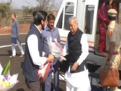 
      
      Outgoing Andhra Pradesh Governor visits Srisailam temple
      
      