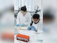 
      
      Role of polyphenols in regulating inflammatory immune responses
      
      