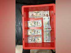 
      
      CISF intercepts 3 people at IGI; seizes foreign currencies
      
      
