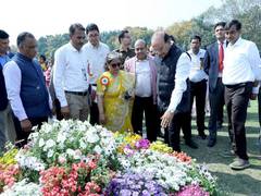 
      
      Delhi L-G attends inaugural event of 'Palaash' flower festival
      
      