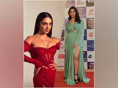 
      
      Alia Bhatt, Kiara Advani raise glam quotient at awards event
      
      