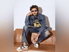 
      
      Kartik expresses gratitude after receiving Best actor award
      
      