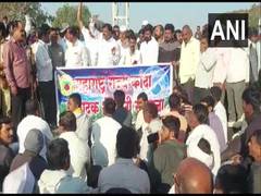 
      
      Farmers stage protest to stop onion crop auction in Nashik
      
      