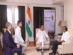 
      
      CM Patnaik meets RIL CMD Mukesh Ambani 
      
      
