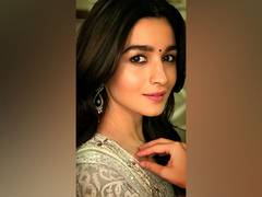 
      
      Alia delivers energetic performance on 'Naatu Naatu'
      
      