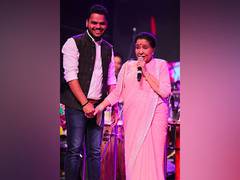 
      
      An evening with Asha Bhosle at Morya Entertainment's Concert
      
      