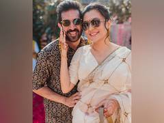 
      
      Mini shares wedding pictures with Kabir on their 25th anniversary
      
      